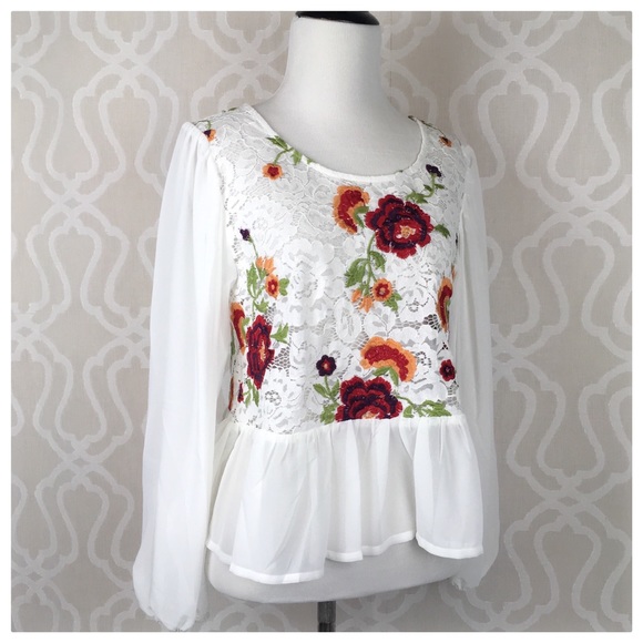 *CLEARANCE* Roses and Lace Peplum Top - Picture 5 of 8
